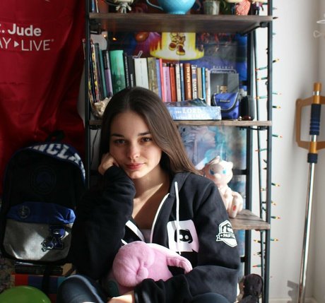 Nyxipuff nude model archive