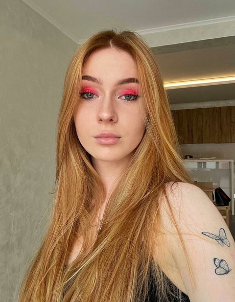 DanyaDaddy sexy pornstar gallery