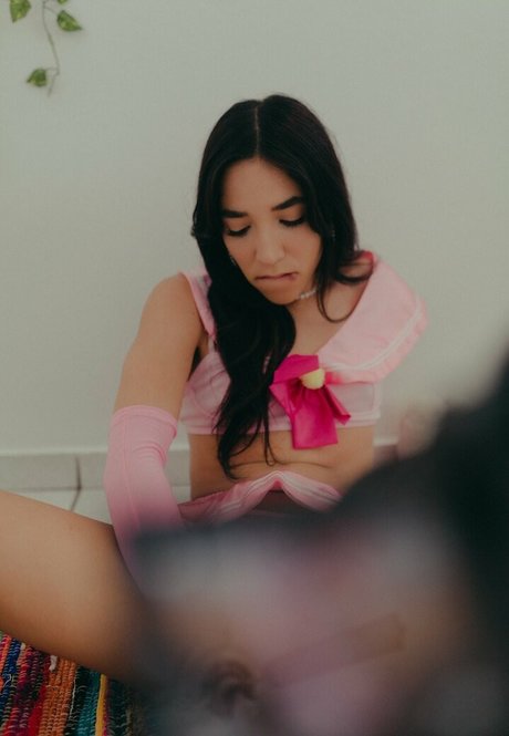 Alexandra Pereles model photos