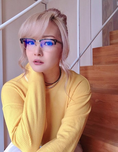 Reina Scully star perfect pics