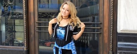 Reina Scully sexy star pictures