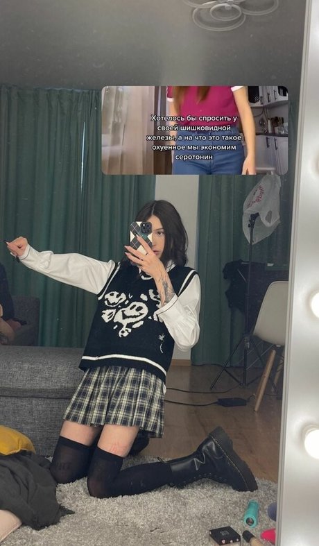 Amy Split model top gallery