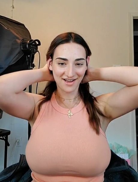 Abigail Shapiro exclusive model pics