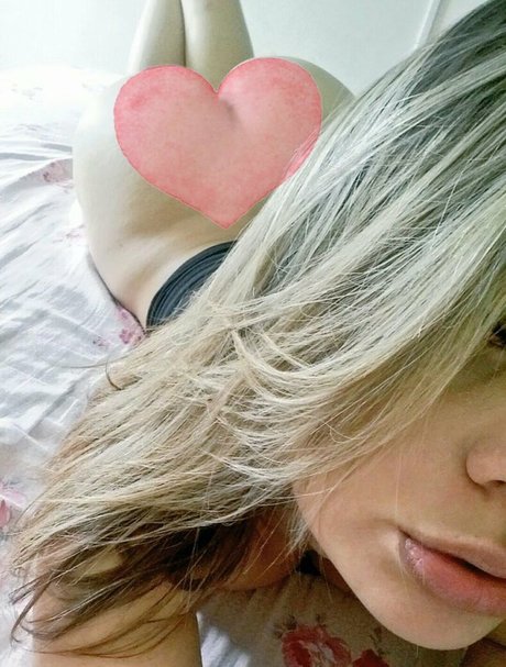 Gleica Rossoni sexy pornstar pics