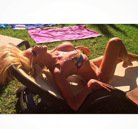 nicolettesheaxxx porn model img