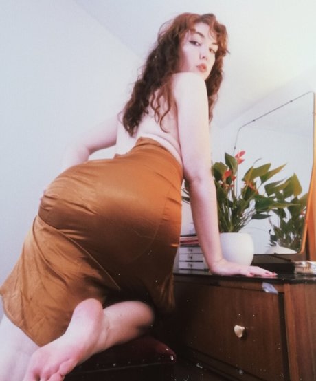 Dinky Demure porn star img