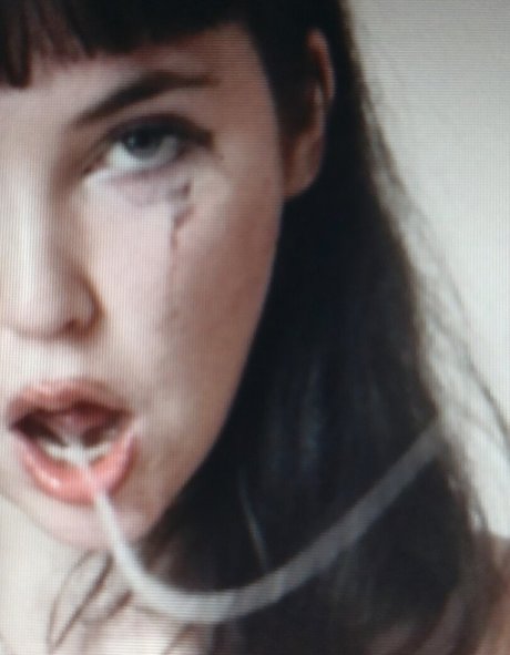 Dinky Demure nude model picture