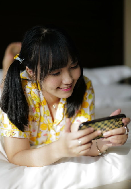 azulacan exclusive model photo