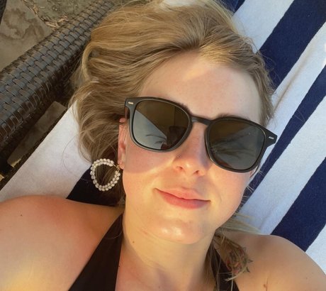 it s the taylor xxx pornstar pic