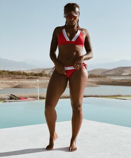 Fleur East beautiful model img