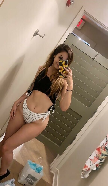 Sloane Skipper Wolf naked model pics