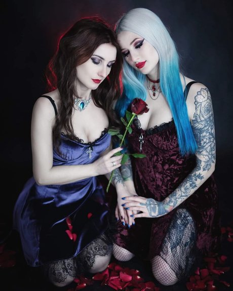 BlueAstrid naked model gallery