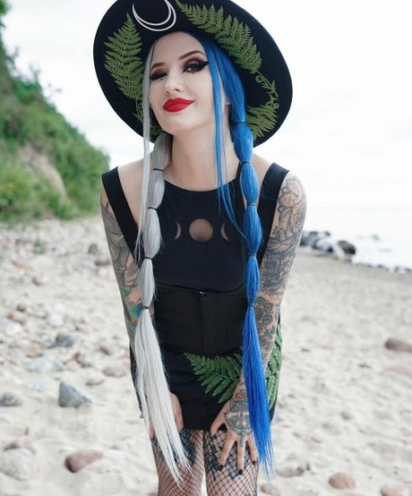 BlueAstrid nice model pic