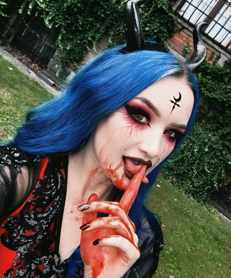 BlueAstrid model photos