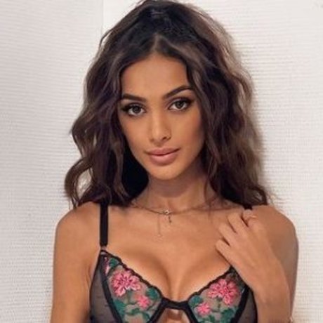 Maissane model sexy gallery