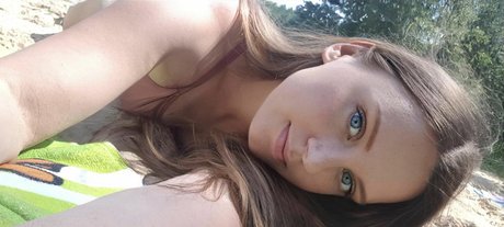 LillyPie model nude picture