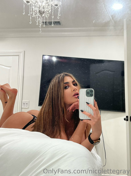 Nicolette Gray sexy star img