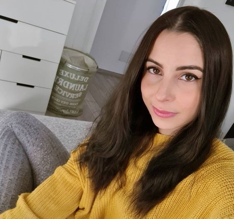 Kurolily model nude pics