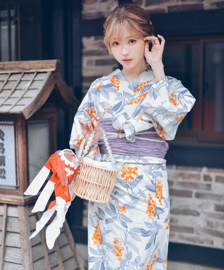 Ely Cosplayer porn star galleries