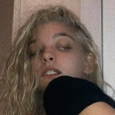 Luvleighcece nude model image