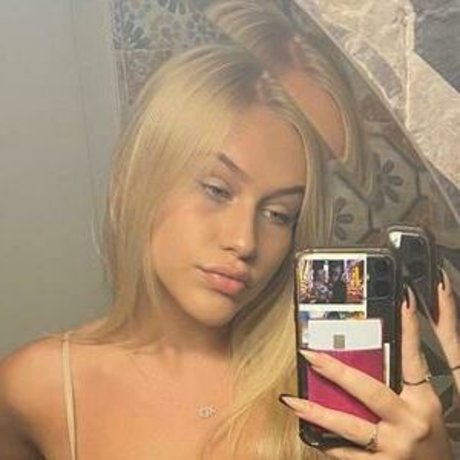 Tindrasmiley erotic pornstar pictures