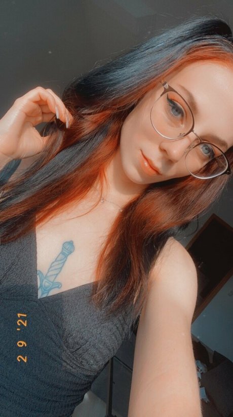 Maskentraegerin naked model images