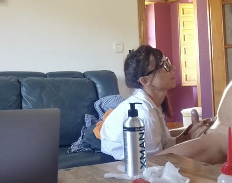 Naked Traveler model sexy photo