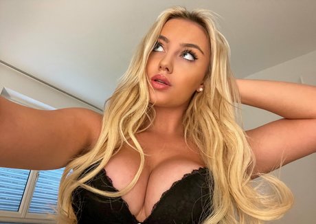 Vanessy model erotic gallery