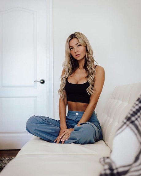 Franceska Fournier exclusive star photos