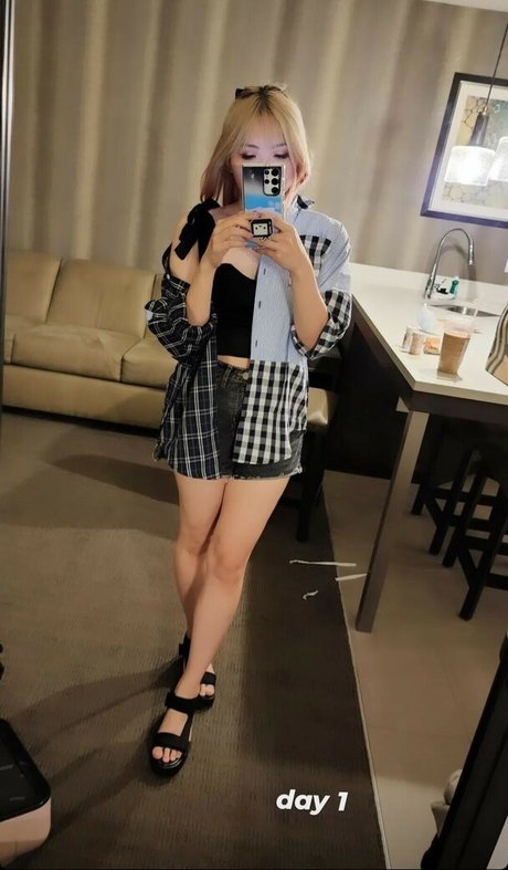 Yvonneflinetv model art gallery