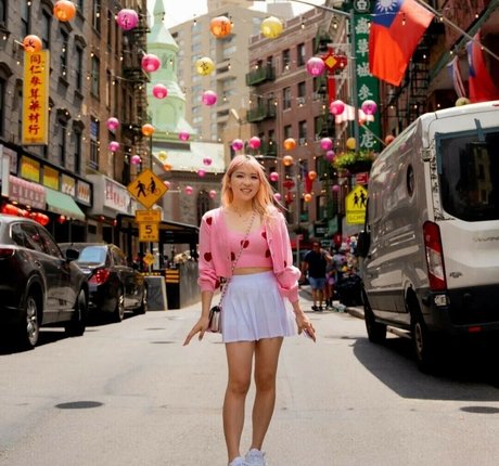 Yvonneflinetv high quality model image