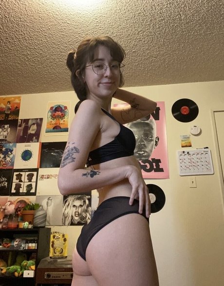 Dinkhoe model nudes photo