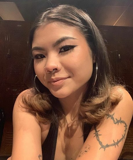 corademie model nice pic