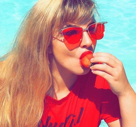 Elsalmorton star hot photos