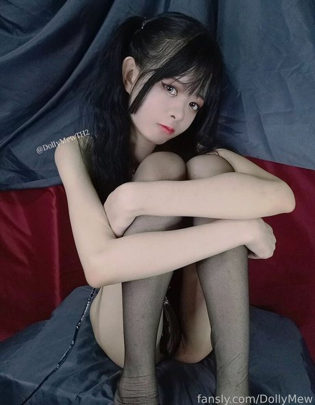 DollyMew model erotic image