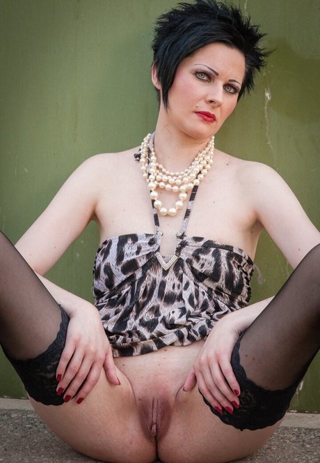 InaBlue nice actress photos