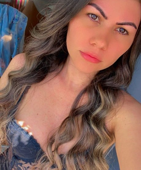 Luci Batista star naked pic