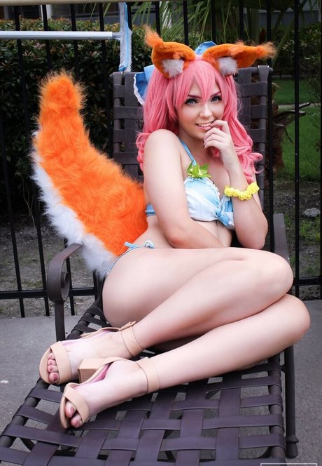 deeLazee model naked photos