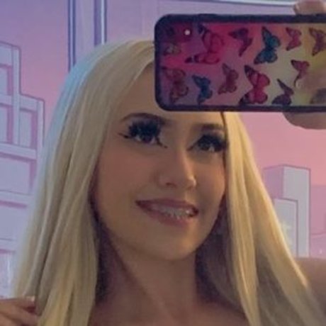 Dezzyikez model porn gallery