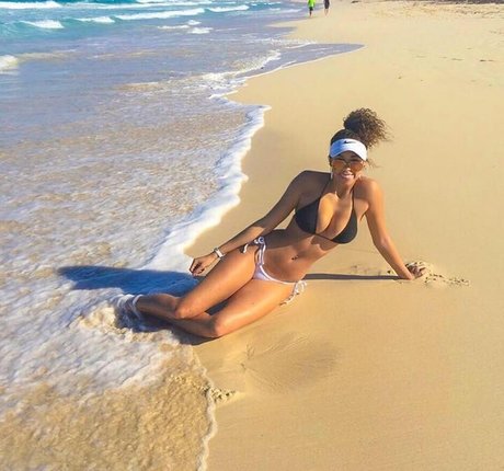 Alysse Joyner model adult picture