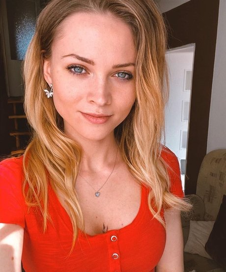 Lussy pretty actress picture