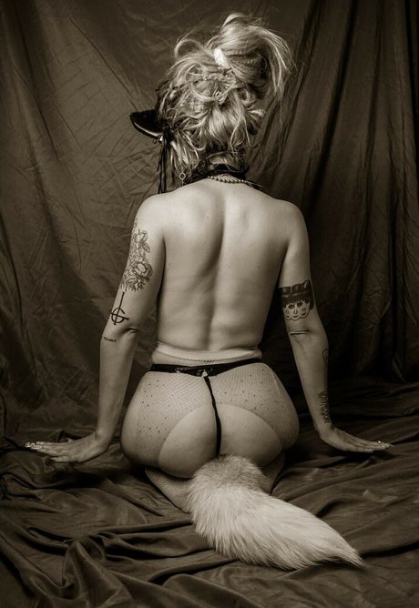 Witten Bonnie sexy star photo