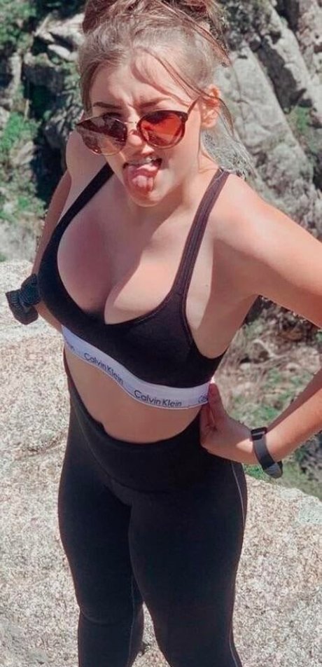 Itsadelecash star sexy picture