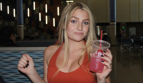 Itsadelecash art model pic