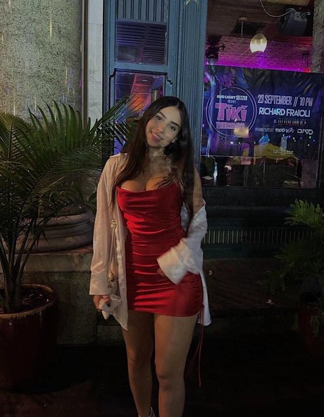 Nglnicole model erotic pic