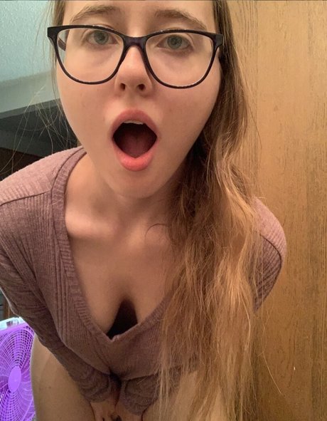 brittneythesaint pretty actress pictures