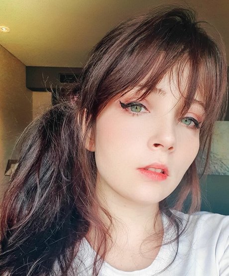 Isis Vasconcelllos model nude img