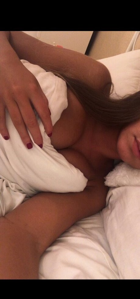 Zara McDermott beautiful model photo