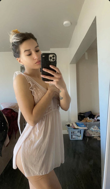 datewithdeville erotic model img