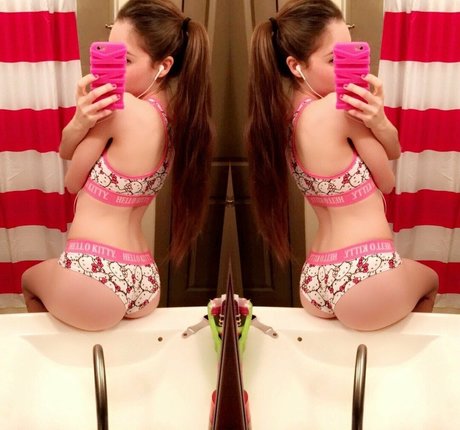 Daisy The Unicorn exclusive pornstar photo